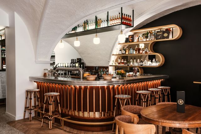 bar